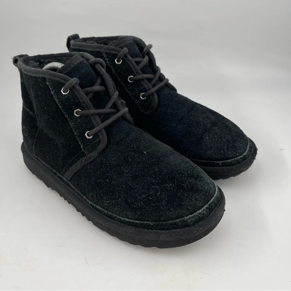 Ugg Unisex Kids Neumel II- SZ 6 -Black Suede‎ Lace-Up Sherpa Lined Chukka Boot